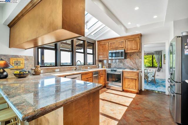31865 Chicoine Ave, Hayward CA: https://media.crmls.org/mediaz/1af7f957-38f4-410c-bb0c-faf1c9d6b4bb.jpg