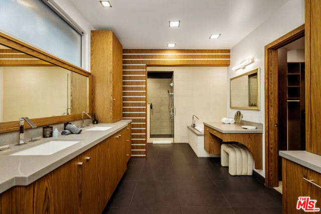 9991 Liebe Drive, Beverly Hills CA: https://media.crmls.org/mediaz/1af870a4-6c7e-4786-aea3-7243eeb2a7da.jpg