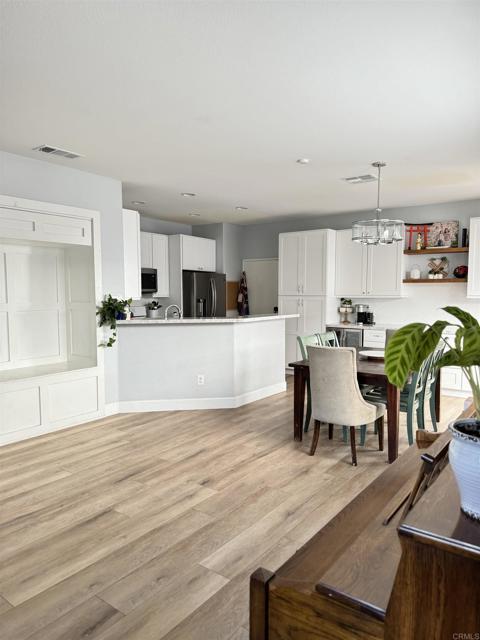 Detail Gallery Image 3 of 12 For 1461 Fieldbrook St, Chula Vista,  CA 91913 - 4 Beds | 2 Baths