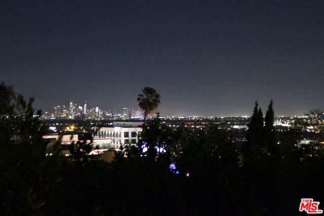 1215 Hilldale Ave, Los Angeles CA: https://media.crmls.org/mediaz/1af8f63a-f13d-4265-92dd-9fe780636f06.jpg