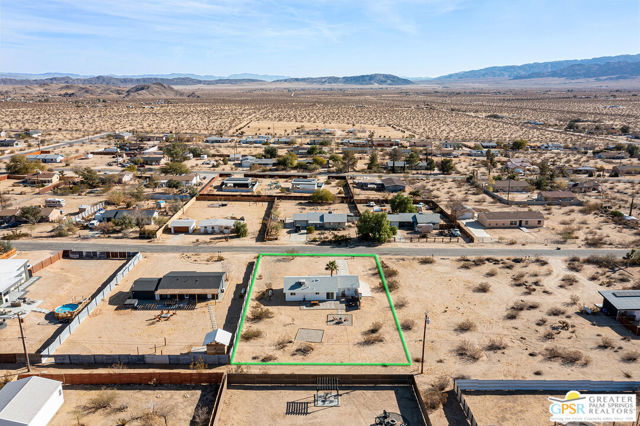 4742 Avenida La Flora Desierta, Joshua Tree CA: https://media.crmls.org/mediaz/1af91bb6-6c3f-4033-bf0f-bd06f23ab60b.jpg
