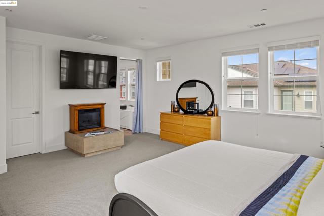 2810 Telegraph Blvd, Marina CA: https://media.crmls.org/mediaz/1af921e7-08f1-4ee6-80b0-bfcd4522b14d.jpg