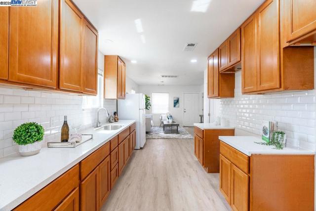 4733 E Washington St, Stockton CA: https://media.crmls.org/mediaz/1af9d88d-0256-440d-be99-f3e2e5956450.jpg