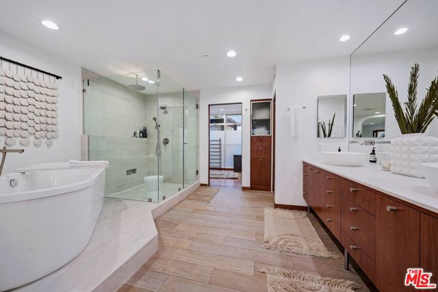 512 Brooks Avenue, Venice CA: https://media.crmls.org/mediaz/1afa16ff-a764-4fbd-89d0-0b38d0b2024d.jpg
