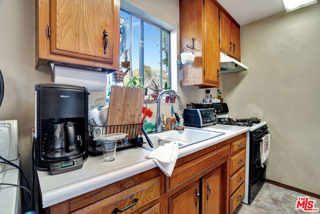 901 Rosemont Avenue, Los Angeles CA: https://media.crmls.org/mediaz/1afaddbe-68a1-4f25-95ca-d0cc11c4d388.jpg
