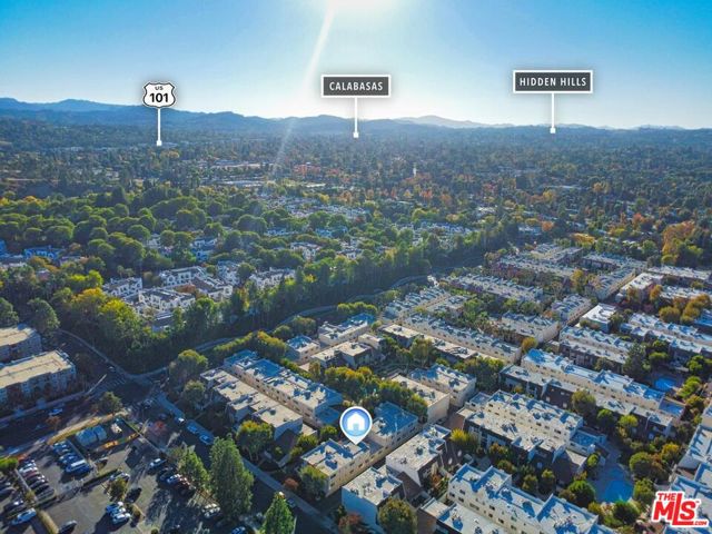 6213 Randi Avenue, Woodland Hills CA: https://media.crmls.org/mediaz/1afaeb2e-7e7e-4c4f-b427-3dea38af1c48.jpg