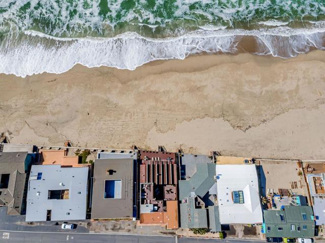 547 Beach Drive, Aptos CA: https://media.crmls.org/mediaz/1afb95f4-0b7f-4ea6-8921-89d50a0876c2.jpg