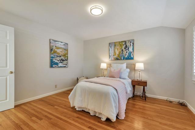 171 E Creek Drive, Menlo Park CA: https://media.crmls.org/mediaz/1afc3953-ce3b-458a-b2d1-88ffcc0ee9a7.jpg