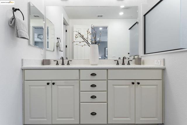 7129 Calistoga Ln, Dublin CA: https://media.crmls.org/mediaz/1afcc8b7-1c8b-4f74-bdc8-c677dc648595.jpg