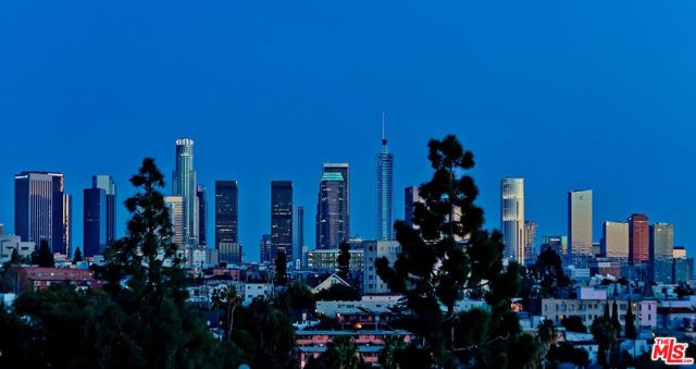 421 S La Fayette Park Place, Los Angeles CA: https://media.crmls.org/mediaz/1afd8660-f190-447e-8d58-c89ce2475aee.jpg