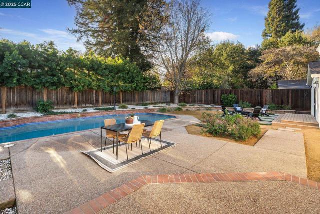 115 Camino Encanto, Danville CA: https://media.crmls.org/mediaz/1afdb14a-d356-4384-9c3f-bfca01a4bdde.jpg