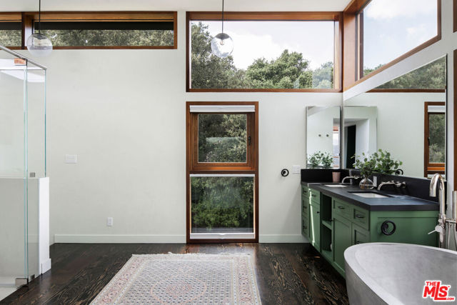 22575 Monte Vista Drive, Topanga CA: https://media.crmls.org/mediaz/1afde650-16b0-42e8-9667-1e15cd2b5fe1.jpg