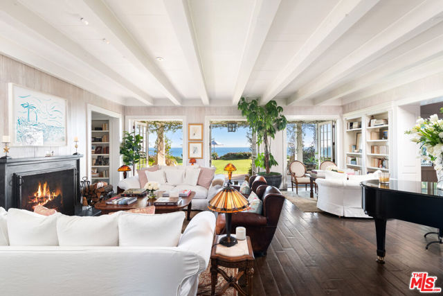 27540 Pacific Coast Highway, Malibu CA: https://media.crmls.org/mediaz/1afe294a-55f8-4065-9272-80137f64687d.jpg