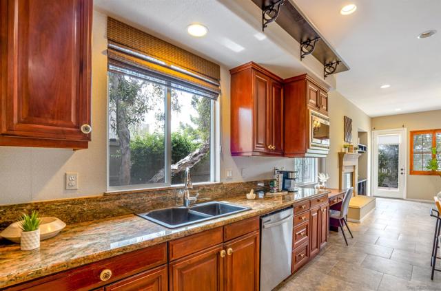 1052 Mountain Ash Ave, Chula Vista CA: https://media.crmls.org/mediaz/1afe6b2b-f66c-4d6e-84a6-3cdeab76ce3d.jpg