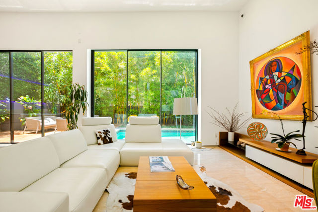 619 N Harper Avenue, Los Angeles CA: https://media.crmls.org/mediaz/1afe8cae-8244-43fc-970d-dbe8ac8c6d79.jpg
