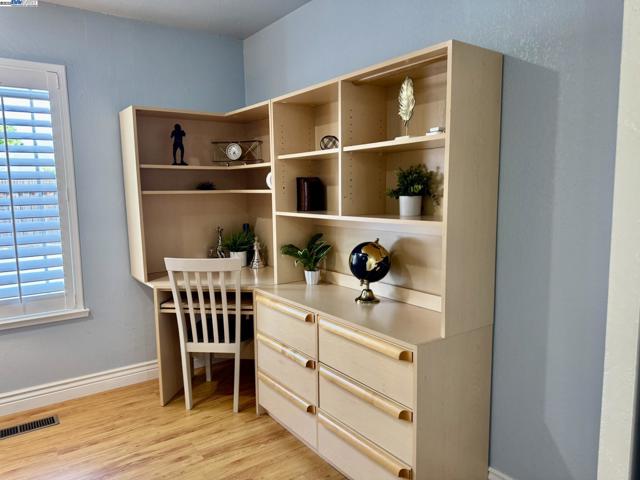 4955 Swindon Pl, Newark CA: https://media.crmls.org/mediaz/1afebd28-1194-433c-9798-4d491cd58c1a.jpg
