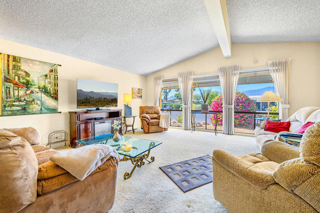 73470 Desert Greens N Drive, Palm Desert CA: https://media.crmls.org/mediaz/1aff3627-7874-4210-9eb8-42991d84ec72.jpg