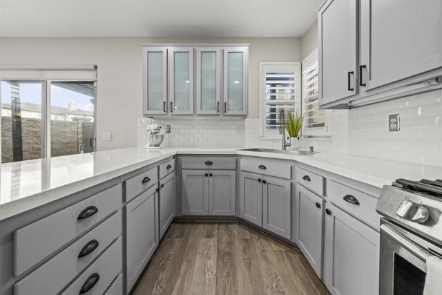 2194 Honeybee Street, Chula Vista CA: https://media.crmls.org/mediaz/1aff9099-4081-4285-8ab1-6c3949daa38d.jpg