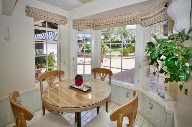 8294 Prestwick Dr, La Jolla CA: https://media.crmls.org/mediaz/1affb8d4-1f88-4505-9e4b-55e8710d7bd7.jpg