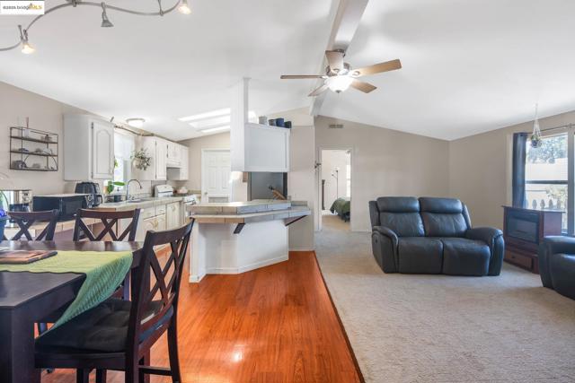 16711 Marsh Creek Rd, Clayton CA: https://media.crmls.org/mediaz/1b00b2aa-fc6b-47d6-8a31-cae0da94d43e.jpg