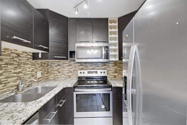 4060 Rosenda Ct, San Diego CA: https://media.crmls.org/mediaz/1b00bdfe-facf-4221-88a0-a3a287af7adc.jpg