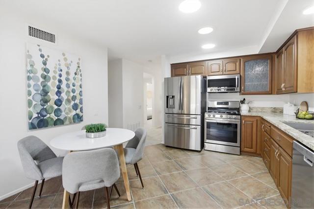 3613 CAMINITO CARMEL LANDING, San Diego CA: https://media.crmls.org/mediaz/1b00e7a7-446a-47a2-aee5-25e9c998cc83.jpg