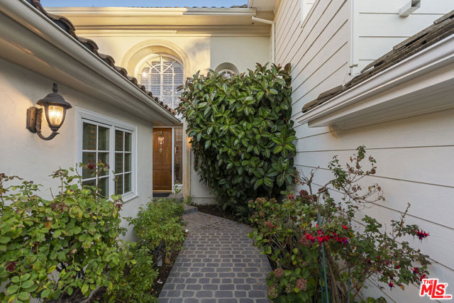 Drew Fenton | 2282 Canyonback Road Los Angeles CA | MLS: 7426024