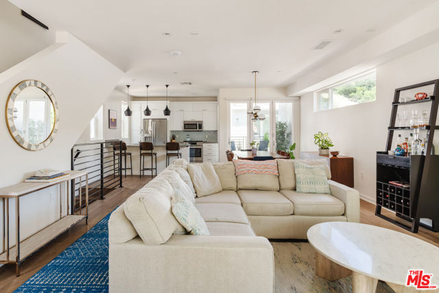 1931 Griffith Park Boulevard, Los Angeles CA: https://media.crmls.org/mediaz/1b01c51f-ea97-4527-a46f-dcc05637f269.jpg