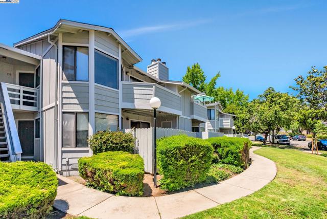 130 Mohave Terrace, Fremont CA: https://media.crmls.org/mediaz/1b01f87f-6fd7-4970-b507-fa6ea26cb386.jpg