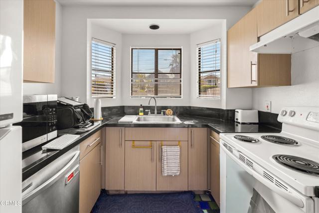 Detail Gallery Image 7 of 33 For 6516 Del Playa Dr, Goleta,  CA 93117 - – Beds | – Baths