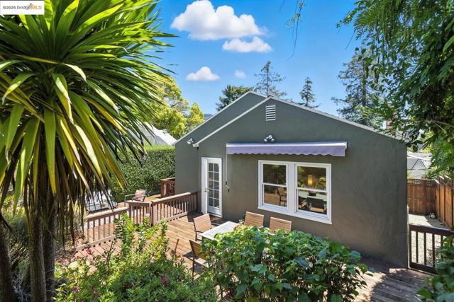 4007 Lyman Rd, Oakland CA: https://media.crmls.org/mediaz/1b02aa54-a8ea-4257-8468-2bc8d0831363.jpg