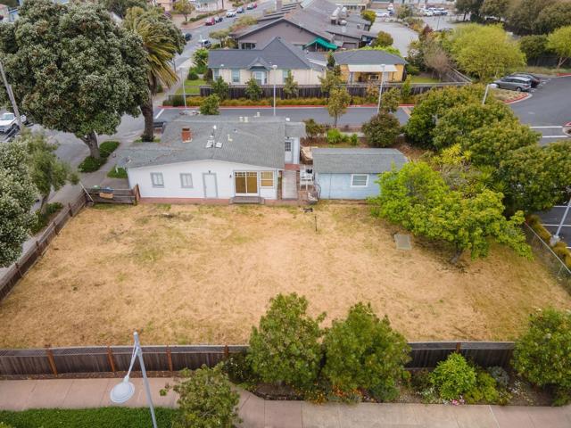 895 Main Street, Half Moon Bay CA: https://media.crmls.org/mediaz/1b02d904-59d1-4c23-98aa-5e259dca7a7d.jpg