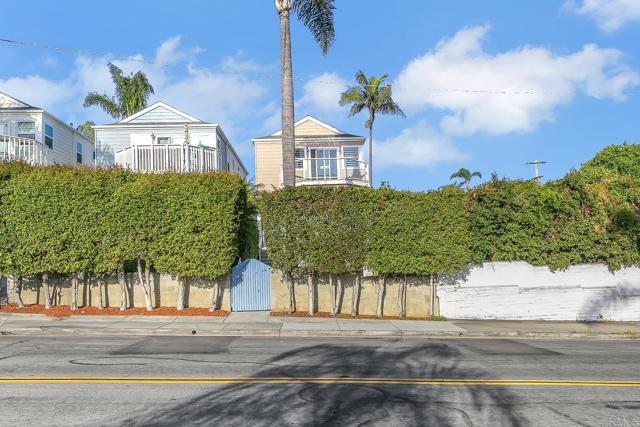 644 Grant Street, Oceanside CA: https://media.crmls.org/mediaz/1b030119-3e49-4dcd-a867-da800baa2f20.jpg