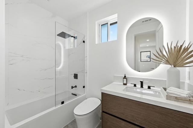 125 15th Avenue, San Mateo CA: https://media.crmls.org/mediaz/1b03026b-0d8a-463b-be37-710b7917448a.jpg