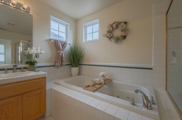 1818 Lancashire Drive, Salinas CA: https://media.crmls.org/mediaz/1b033b3e-7713-42c8-bc72-b0c970d6e0a2.jpg