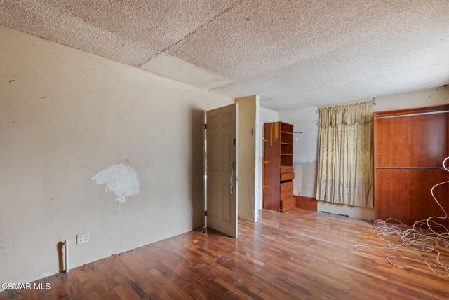 17917 Burbank Boulevard, Encino CA: https://media.crmls.org/mediaz/1b034d9d-d76e-43d0-b2c8-35fc102fd343.jpg