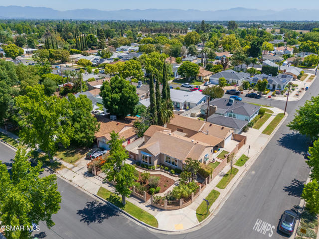 6120 Zelzah Avenue, Encino CA: https://media.crmls.org/mediaz/1b03b420-b156-4e3e-8744-3a21225527f5.jpg