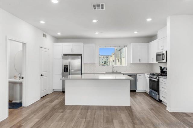 1993 Strata, Chula Vista CA: https://media.crmls.org/mediaz/1b04597a-2839-4c40-b272-9cd607719a5a.jpg
