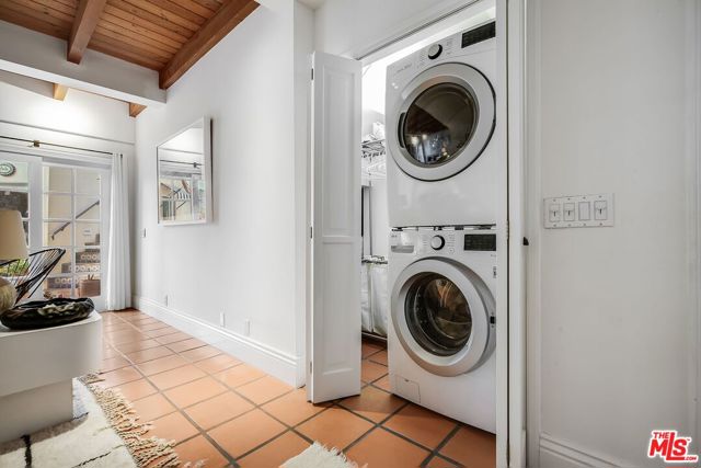 2880 Searidge Street, Malibu CA: https://media.crmls.org/mediaz/1b0620ab-5a95-4c1c-87c2-e98ed2b2a5d5.jpg