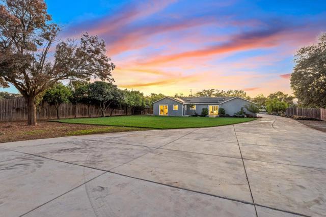 11840 Foothill Avenue, Gilroy CA: https://media.crmls.org/mediaz/1b06931b-8833-4159-ab32-a3b81360de81.jpg