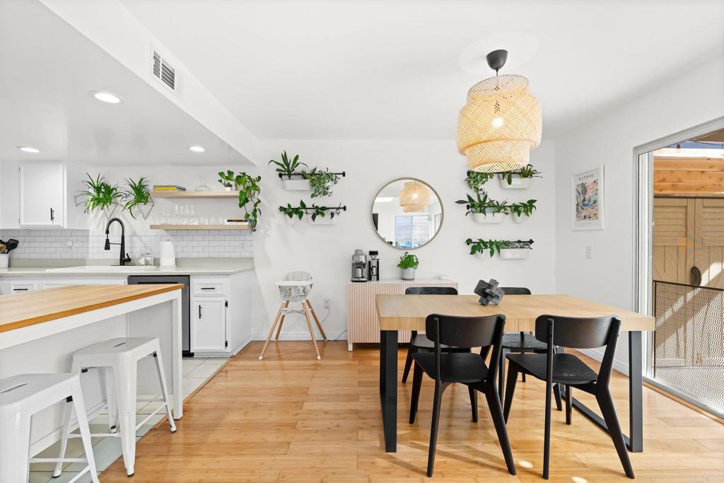 https://media.crmls.org/mediaz/1b069d61-4b1d-4897-9650-05d3b9c8aa82.jpg?preset=X-Large