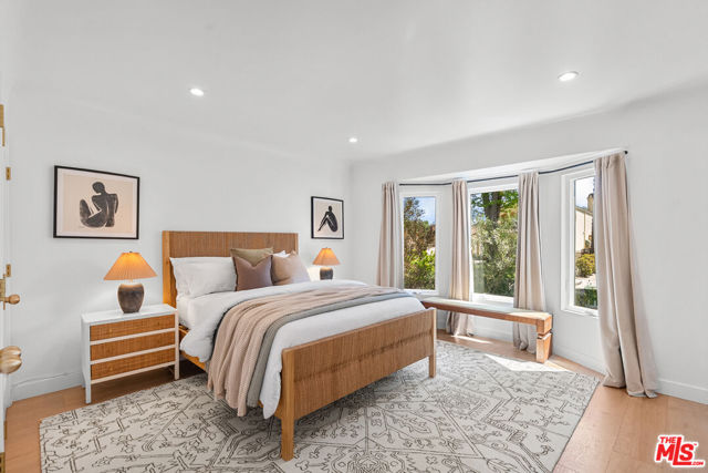 10531 Woodbridge Street, Toluca Lake CA: https://media.crmls.org/mediaz/1b06b940-ad7a-4c0b-afdd-2c8ae08af30d.jpg
