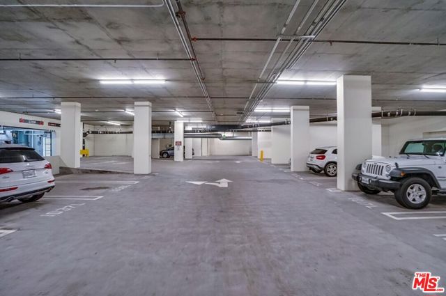1100 S Hope Street, Los Angeles CA: https://media.crmls.org/mediaz/1b077352-a1a6-4e8e-b43c-58822c6ebc5d.jpg