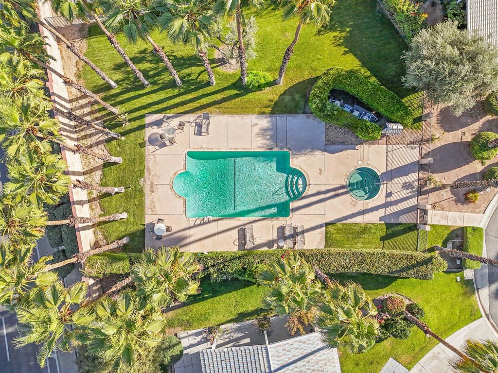 https://media.crmls.org/mediaz/1b07c9de-add8-4888-88cb-81ae7290fbe0.jpg?preset=X-Large