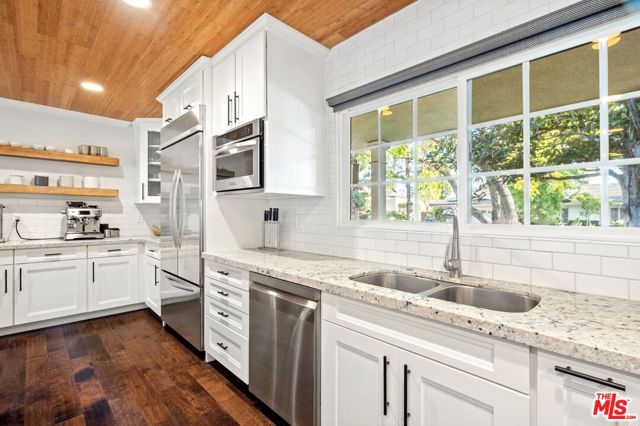 17403 BALLINGER Street photo 6