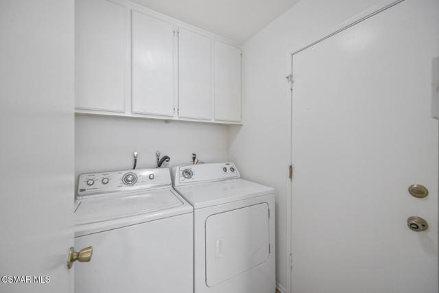 979 Quarterhorse Lane, Oak Park CA: https://media.crmls.org/mediaz/1b0822d7-4b36-4d11-9835-d356f52eb04b.jpg