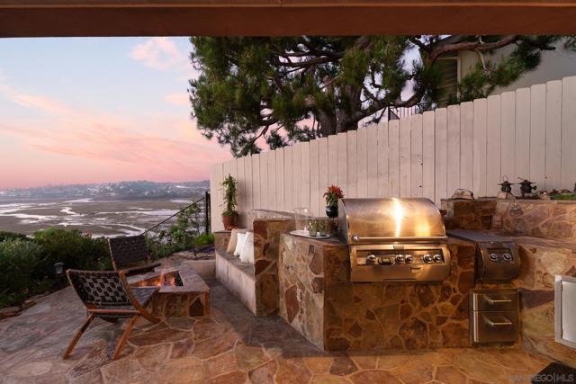 779 Barbara Ave, Solana Beach CA: https://media.crmls.org/mediaz/1b08a1a2-d6b6-41c3-a648-8e9f8b95ceaf.jpg