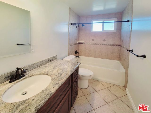 25353 Oak Street, Lomita CA: https://media.crmls.org/mediaz/1b08e937-bc2c-4a6e-88a2-804b3855dd33.jpg