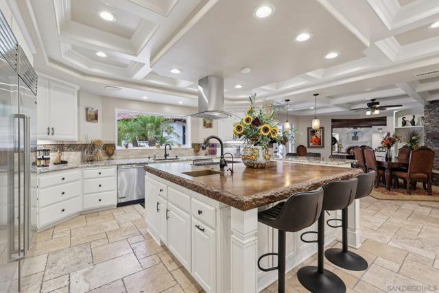 13371 Summit Cir, Poway CA: https://media.crmls.org/mediaz/1b08f2d0-d417-4ce1-b0c3-5578edf8f608.jpg