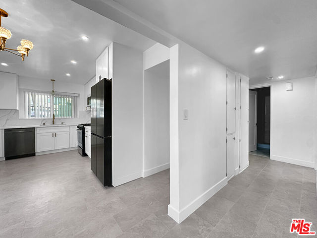 804 E Kelso Street, Inglewood CA: https://media.crmls.org/mediaz/1b0915a2-cf22-4e15-bcb1-bf9420d87156.jpg